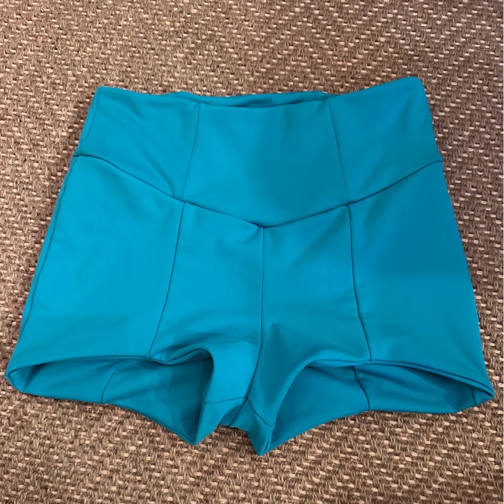 Tiger Friday: Vegas Shorties - Macaw